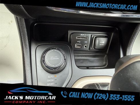 Used 2016 Jeep Cherokee Limited AWD/4WD image 37