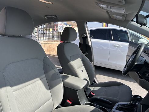 Used 2018 Hyundai Elantra SE w/ SE Connectivity Package 04 image 17