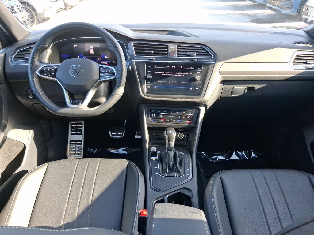 Certified 2023 Volkswagen Tiguan SE R-Line FWD image 16