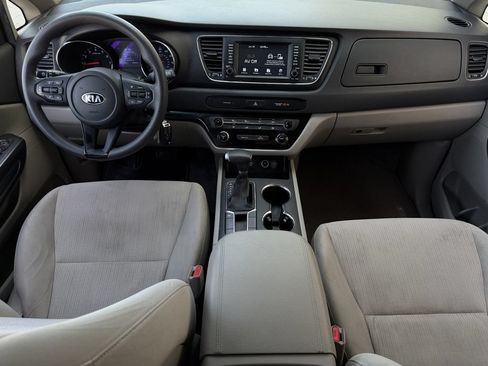 Used 2021 Kia Sedona LX FWD image 11