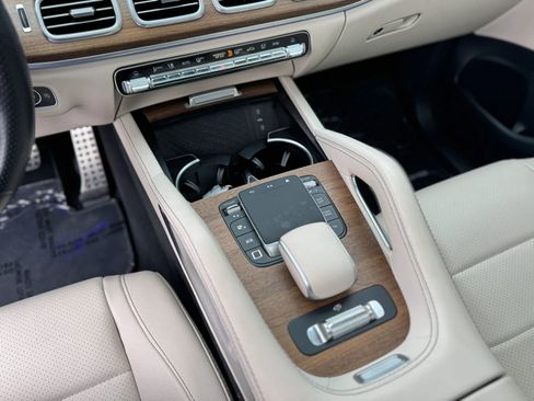 Used 2025 Mercedes-Benz GLS 450 4MATIC w/ AMG Line Exterior image 23