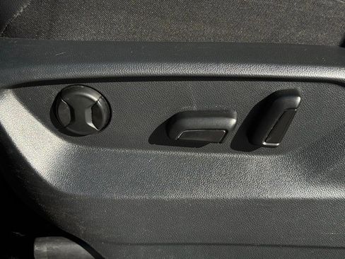 Used 2021 Volkswagen Tiguan SE image 26