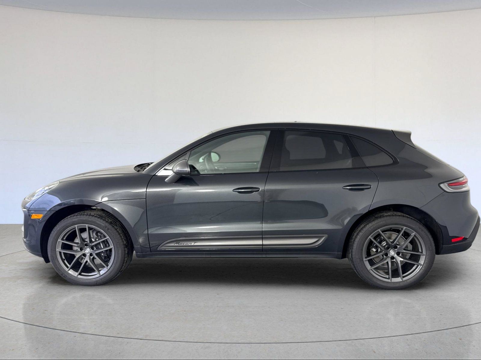 Certified 2026 Porsche Macan Turbo AWD/4WD image 2