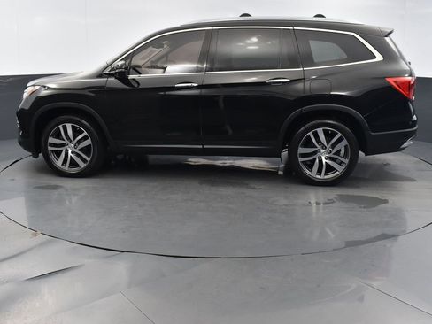 Used 2017 Honda Pilot Touring image 2