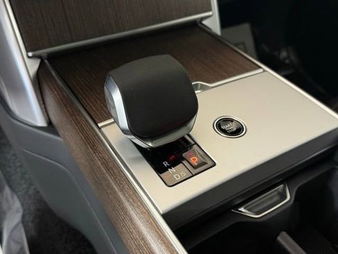 New 2025 Land Rover Range Rover Long Wheelbase SE image 36