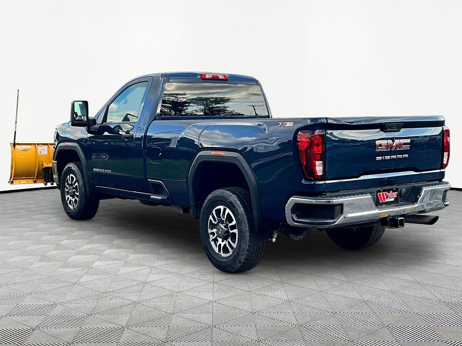 Used 2022 GMC Sierra 3500 Pro w/ Convenience Package AWD/4WD image 4