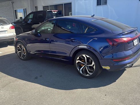 Used 2022 Audi e-tron Premium Plus AWD/4WD image 5
