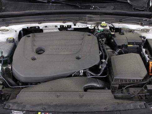 Certified 2026 Volvo XC40 B5 Plus AWD/4WD image 24