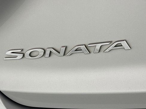 Used 2016 Hyundai Sonata Sport w/ Option Group 02 image 9