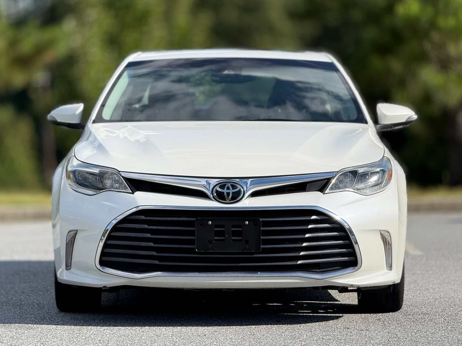 Used 2016 Toyota Avalon Limited w/ Toyota Safety Sense Package FWD image 3