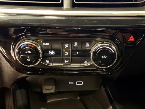 Used 2025 Chevrolet Trax RS w/ Sunroof Package image 14