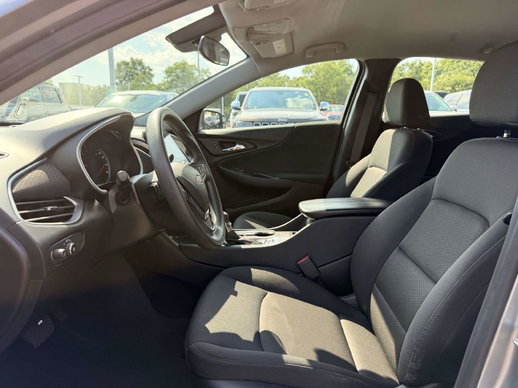 Used 2025 Chevrolet Malibu LT FWD image 15