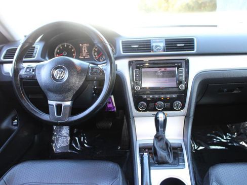 Used 2013 Volkswagen Passat 2.5 SE image 9