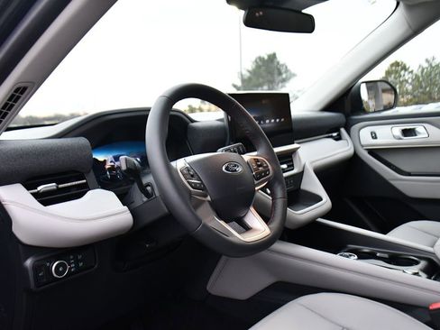 Used 2026 Ford Explorer Active w/ Active Comfort Package image 11