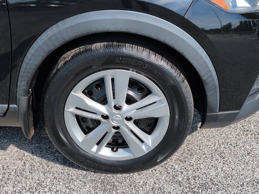 Used 2018 Nissan Kicks S FWD image 11