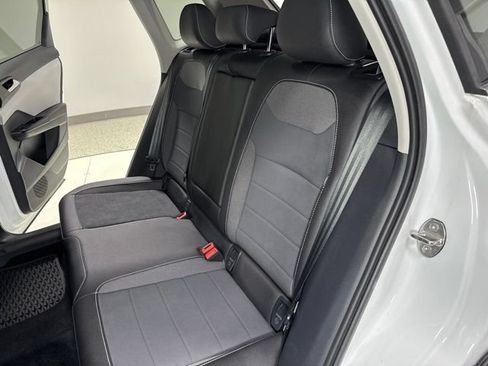 Used 2023 Volkswagen Taos SE w/ Panoramic Sunroof Package AWD/4WD image 28
