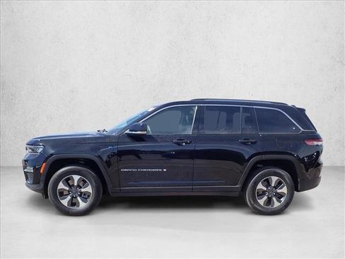 Used 2022 Jeep Grand Cherokee Limited 4xe image 2