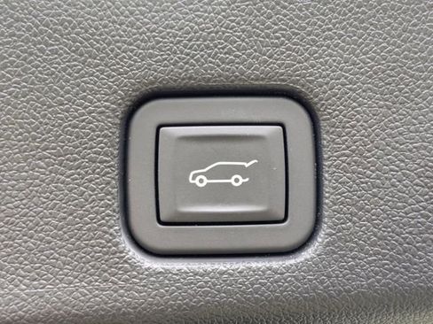 Used 2026 Chevrolet Traverse Z71 w/ Enhanced Driving Package AWD/4WD image 17
