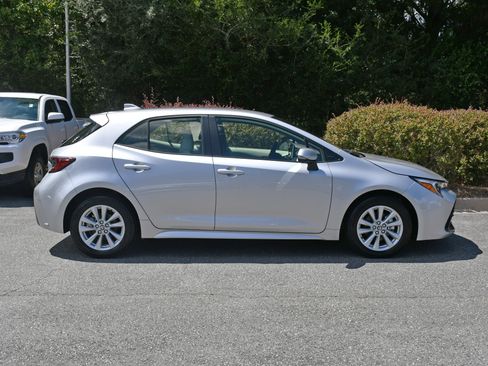 Used 2023 Toyota Corolla SE w/ SE Premium Package FWD image 5