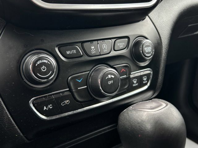 Used 2021 Jeep Cherokee Latitude Lux w/ Sun & Sound Group AWD/4WD image 44