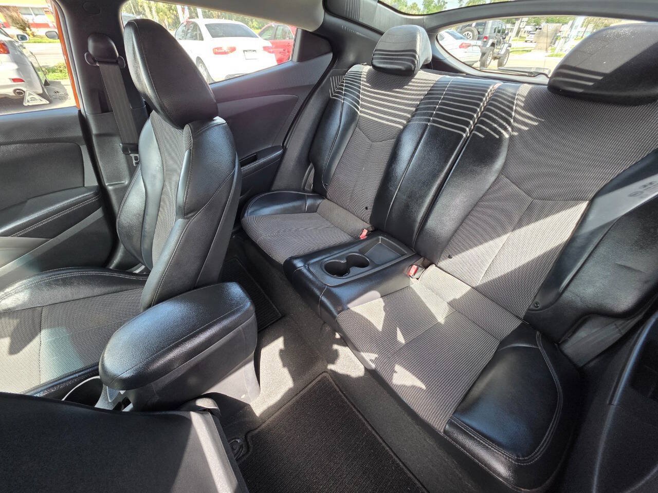 Used 2013 Hyundai Veloster w/ Tech Pkg FWD image 11