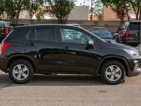 Used 2022 Chevrolet Trax LS w/ Tint and Cruise Package AWD/4WD image 4