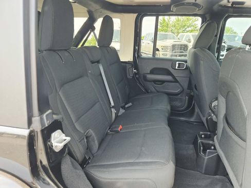 Used 2020 Jeep Wrangler Unlimited Sahara AWD/4WD image 17