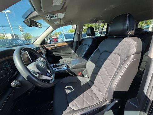Used 2024 Volkswagen Atlas SE AWD/4WD image 38