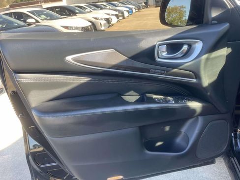 Used 2019 INFINITI QX60 Luxe w/ Essential Package image 19