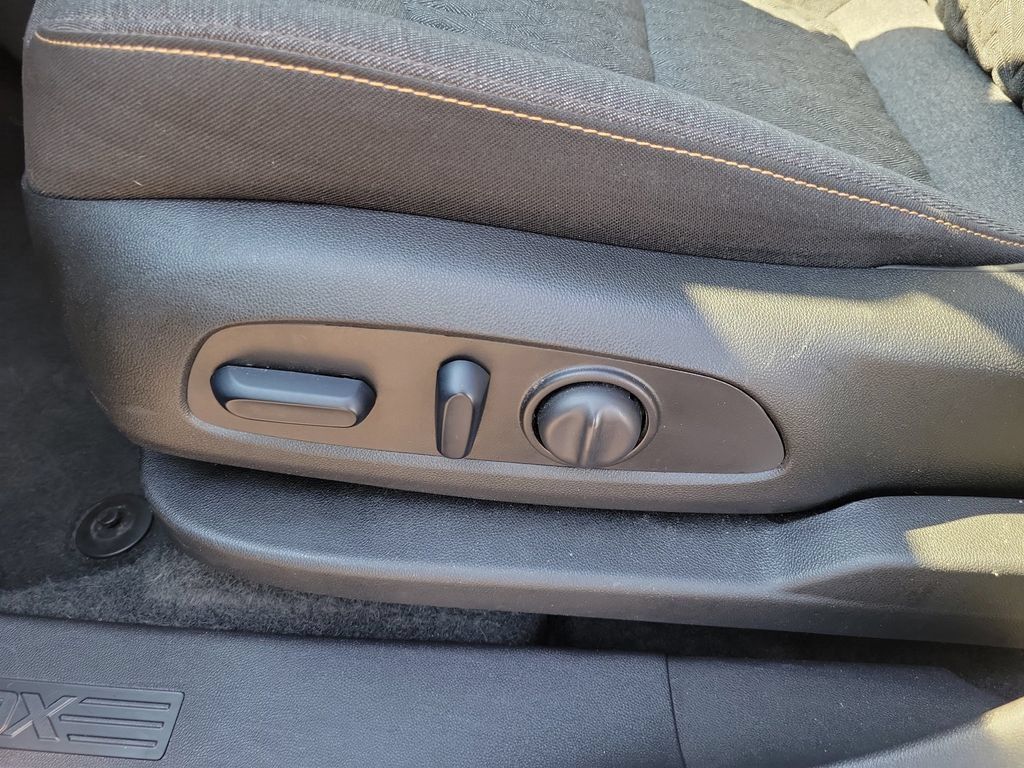 Used 2024 Chevrolet Equinox LT FWD image 21