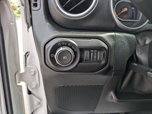Used 2018 Jeep Wrangler Unlimited Sahara w/ LED Lighting Group AWD/4WD image 26