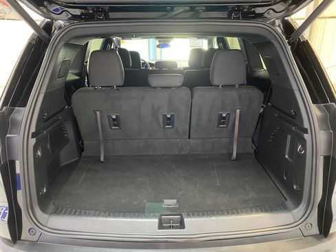 Used 2025 GMC Acadia Elevation image 31