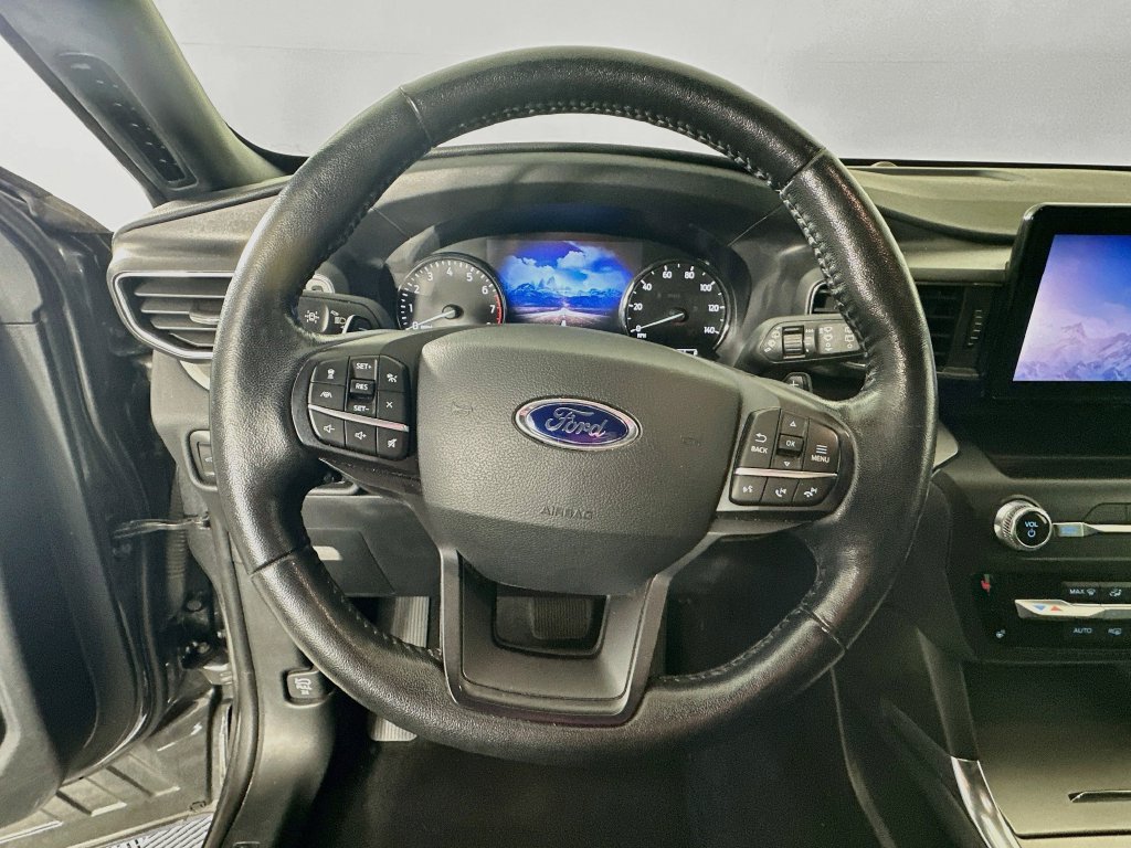 Used 2020 Ford Explorer XLT w/ Equipment Group 202A AWD/4WD image 16