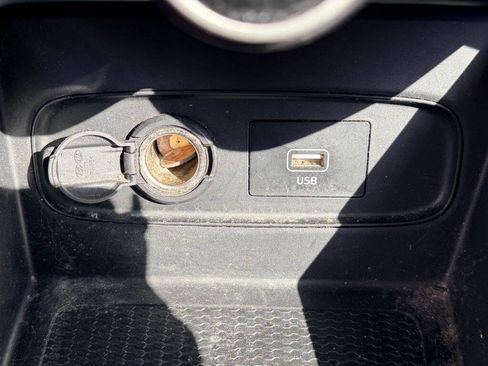 Used 2021 Hyundai Venue SE image 18