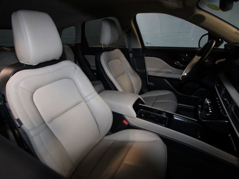 Used 2025 Lincoln Corsair AWD image 24