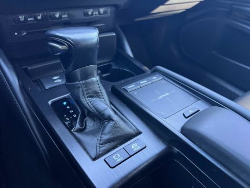 Used 2022 Lexus ES 300h w/ Premium Package image 18