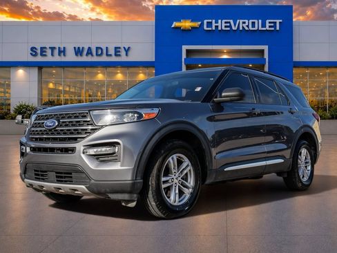 Used 2022 Ford Explorer XLT w/ Equipment Group 202A AWD/4WD image 3