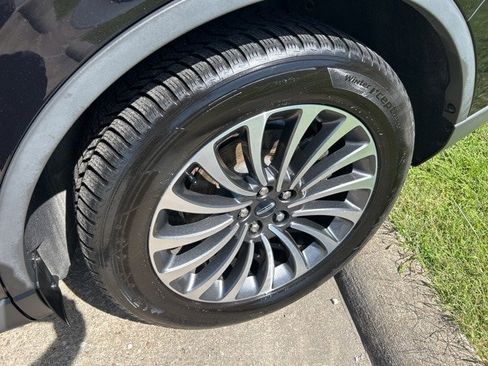 Used 2020 Lincoln Aviator Reserve w/ Equipment Group 201A image 6