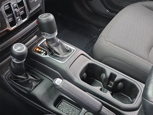 Used 2022 Jeep Gladiator Willys image 27