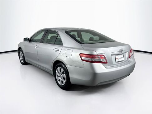 Used 2011 Toyota Camry image 2