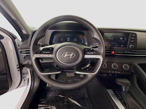 Used 2025 Hyundai Elantra SE FWD image 13