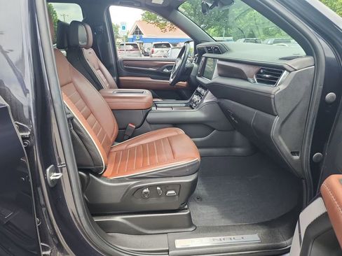 Certified 2023 GMC Yukon XL Denali Ultimate w/ LPO, Floor Liner Package AWD/4WD image 28