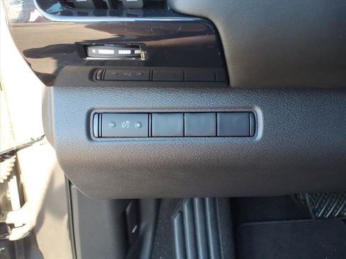 Used 2025 Nissan Pathfinder S image 15