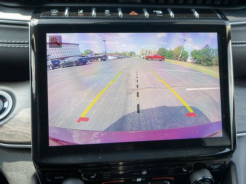 Used 2022 Jeep Grand Cherokee L Limited AWD/4WD image 20
