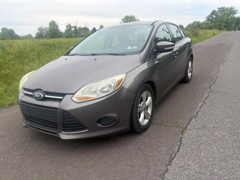 Used 2013 Ford Focus SE FWD image 1