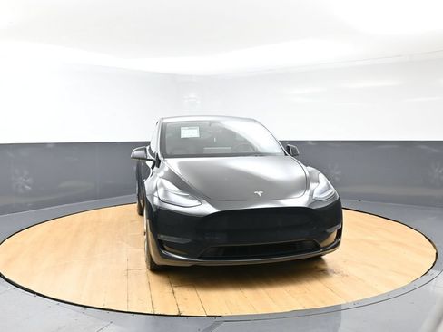 Used 2023 Tesla Model Y Long Range AWD/4WD image 43