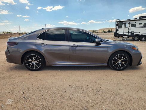 Used 2021 Toyota Camry SE FWD image 4
