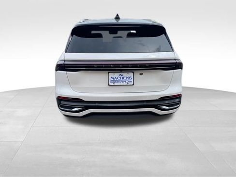 New 2026 Lincoln Nautilus Reserve image 5