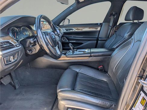 Used 2017 BMW 750i image 16