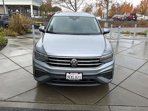 Used 2023 Volkswagen Tiguan SE image 3